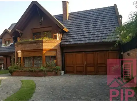 IMPONENTE CHALET SEIS AMBIENTES EN VENTA 