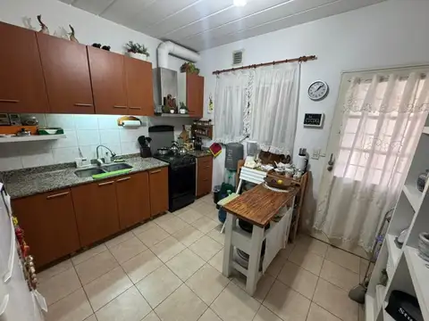 Casa 5 ambientes con 2 baños