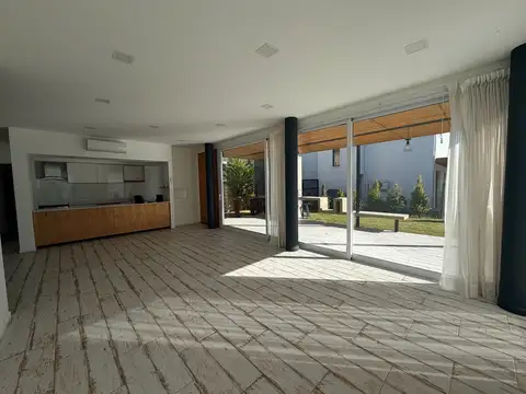 ALQUILER Casa 5 dormitorios Vila Marina II