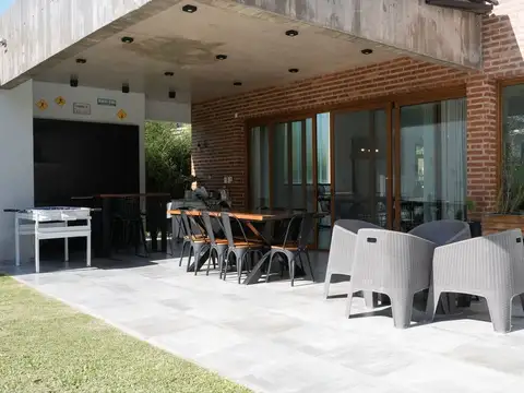Casa en venta en Haras del Sur con Pileta