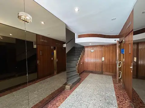 89m²| Usd 1.382/m2 | 4 ambientes | A reciclar | Piso 6