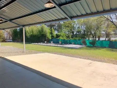 Casa 4 ambientes con 2 baños