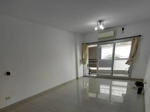 Paso 700- Balvanera- Departamento 3 amb c/dependencias 110m2 * 1º piso