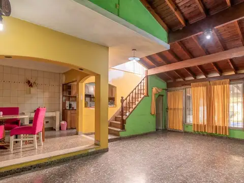 Casa 5 ambientes con 3 baños