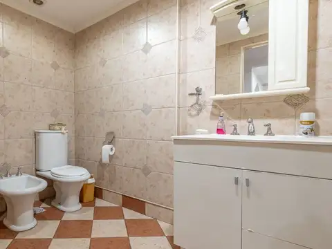 Casa en Venta con 4 cocheras