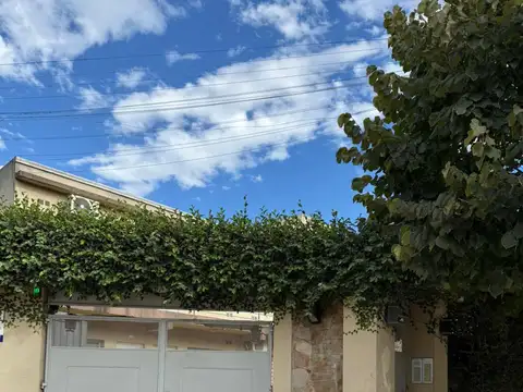 Alquiler. Departamento de 2 amb con cochera