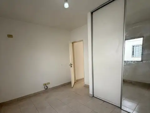 Alquiler. Departamento de 2 amb con cochera