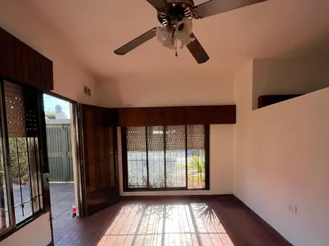 Casa en Alquiler en San Antonio de Padua, $ 700.000