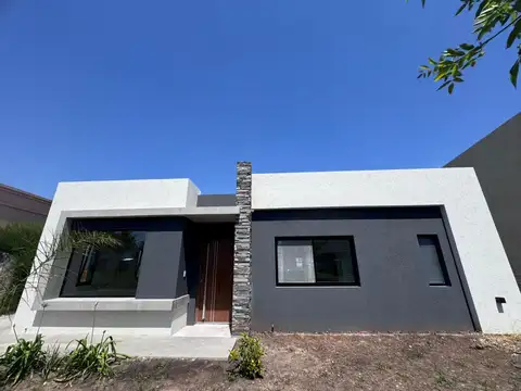 Casa en Venta en Pilar del Este - Santa Lucia, USD 175.000