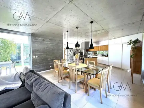 Casa 4 ambientes con 3 baños