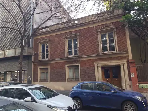 Muy amplio y comodo departamento en inmejorable zona a metros de Av. Rivadavia y Subte A - con patio