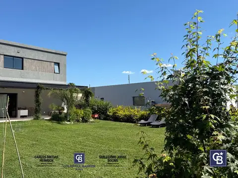 Venta de Casa 5 ambientes en Santa Elisa, Pilar del Este