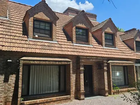 Avenida del Sesquicentenario 4500