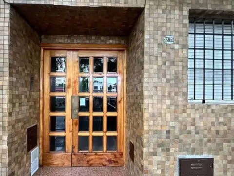 2 AMB. LATERAL MUY LUMINOSO EN EL CORAZÓN DE FLORES!