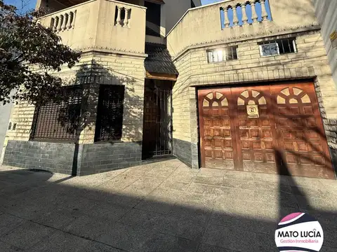 CASA EN VENTA - 6 AMB -GARAGE - JARDIN - TERRAZA