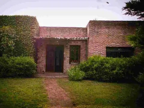 CASA EN VENTA EN ARRECIFES CON PILETA