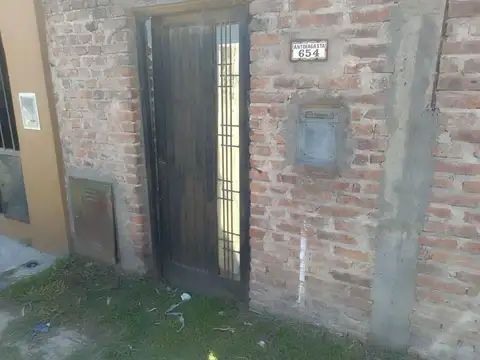 CASA EN VENTA EN LA SALADA,  BARRIO JOSE HERNADEZ