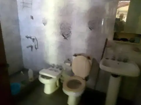 CASA EN VENTA EN LA SALADA,  BARRIO JOSE HERNADEZ