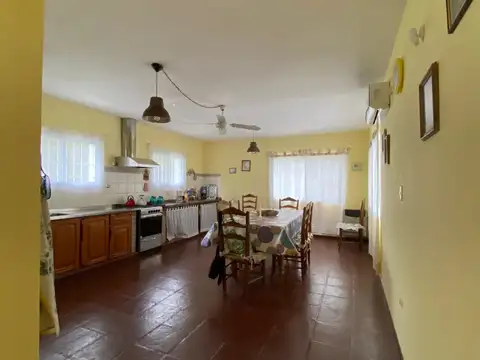 Venta 21 has en Arrecifes. Casa espectacular.