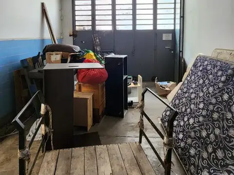 Depósito en Constitución entrada por 2 calles