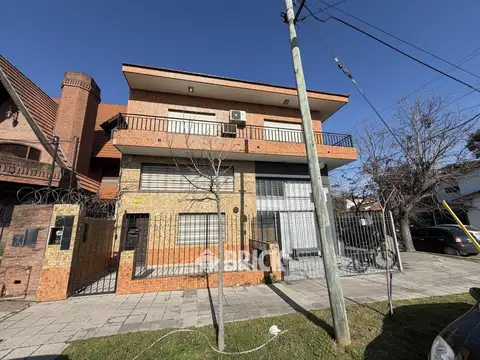 (EN BLOCK) PH Y LOCAL CON 6 CONSULTORIOS EN SAN MARTIN AL 500 - COCHERA PARA 7 AUTOS