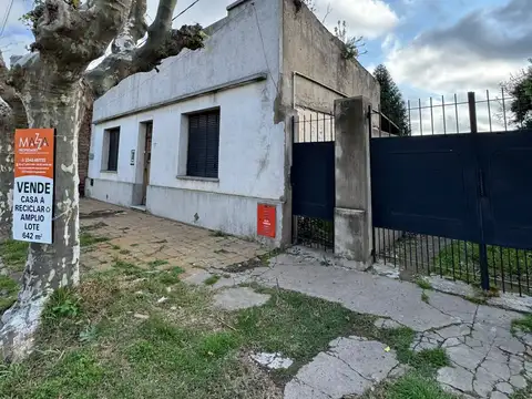 Casa  amplia a reciclar en venta en 25 De Mayo