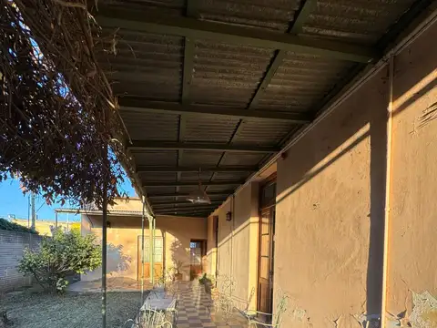 Casa  amplia a reciclar en venta en 25 De Mayo