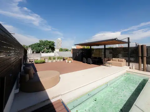 CASA DE DISEÑO DE 3 DORMITORIOS CON PILETA, PARRILLERO Y COCHERA EN VENTA