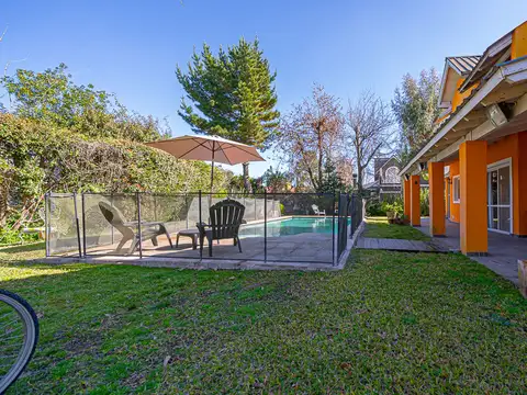 VENTA CASA 4 AMB GUERNICA BARRIO EL PARAISO PILETA