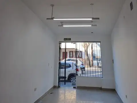 LOCAL COMERCIAL CON BAÑO PRIVADO