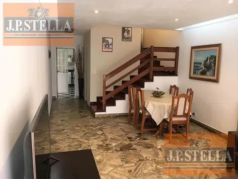 Casa 4 ambientes con 2 baños
