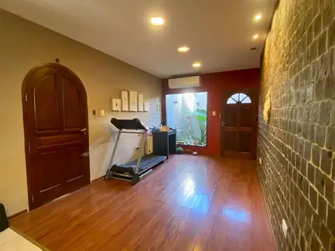 Depto Tipo Casa 6 ambientes con 2 baños