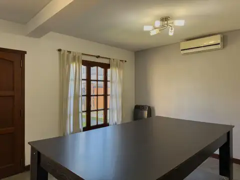 Casa en Venta con 3 cocheras