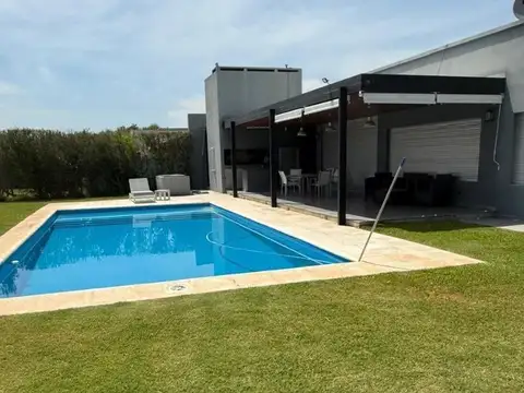 ALQUILER CASA DOS DORMITORIOS  FUNES CITY COCHERA  EQUIPADA