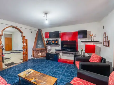 Casa 4 ambientes con 2 baños