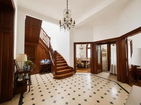 RETASADA  Venta de Casa de 7 ambientes con Terraza y Parrila en el Barrio Inglés - Caballito
