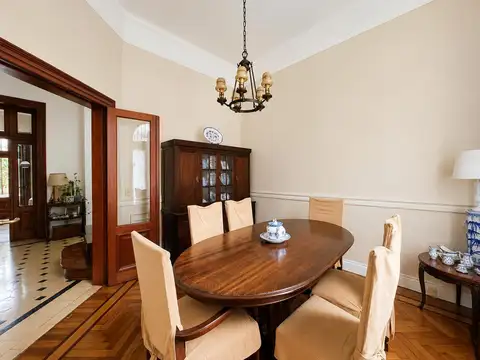 RETASADA  Venta de Casa de 7 ambientes con Terraza y Parrila en el Barrio Inglés - Caballito