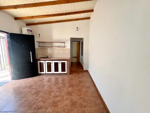 Depto Tipo Casa en Alquiler en Llavallol, $ 400.000