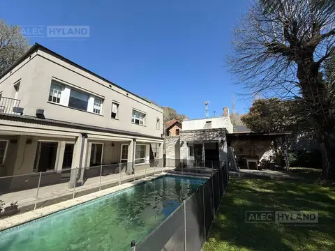 Casa de categoría en venta refaccionada a nuevo en Olivos, Vte López