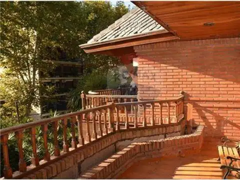 Casa en Venta con 4 cocheras