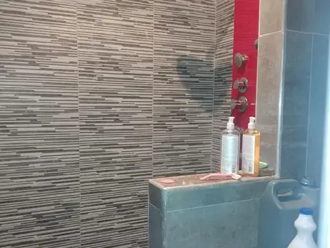 VENTA SEMIPISO AL FRENTE C/BALCON CATEGORIA