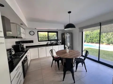 Casa 5 ambientes con 2 baños