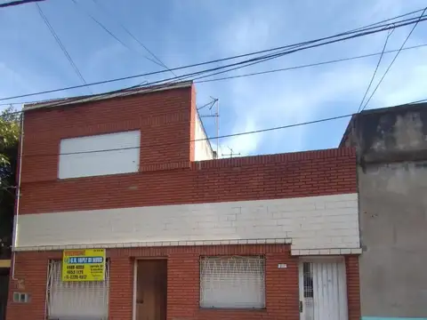 SOBRE LOTE DE 8.66X17.32m INMUEBLE IDEAL VARIAS FAMILIAS COMPUESTO DE 3 DEPARTAMENTOS