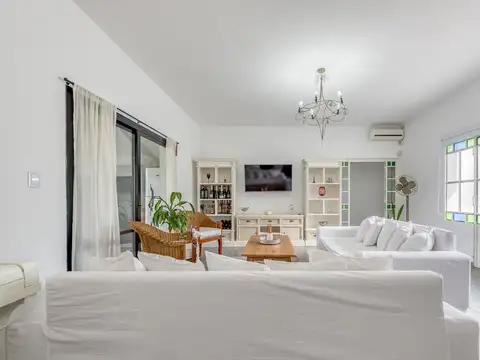 Casa 4 ambientes con 3 baños