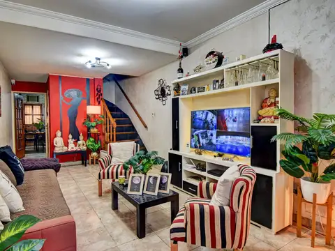 CASA TRIPLEX 4 AMBIENTES EN VENTA VILLA BALLESTER