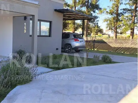 Moderna casa de 5 amb s/2 lotes   EN VENTA  MASCHWITZ 