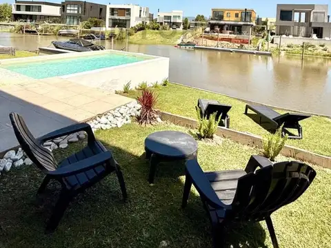 Casa en Venta con 4 cocheras