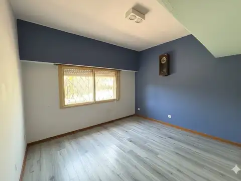 Amplia Casa Quinta de 6 ambientes con gran terreno en Longchamps