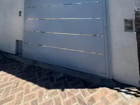 Oficina en Alquiler en Villa Santos Tesei, $ 400.000