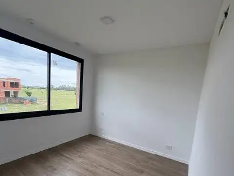 Casa en Alquiler en Funes Norte, $ 890.000